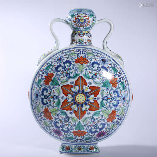 Qing Dynasty Qianlong pastel vase with flower pattern