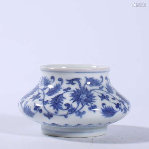 Qing Dynasty Qianlong blue and white brush washing