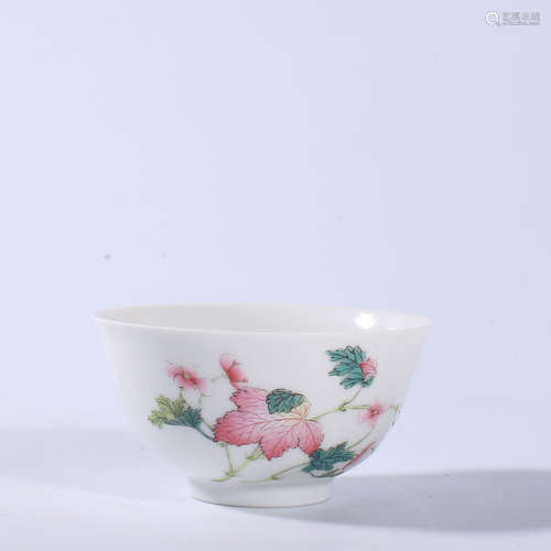 Qing Dynasty Yongzheng famille rose flower design cup