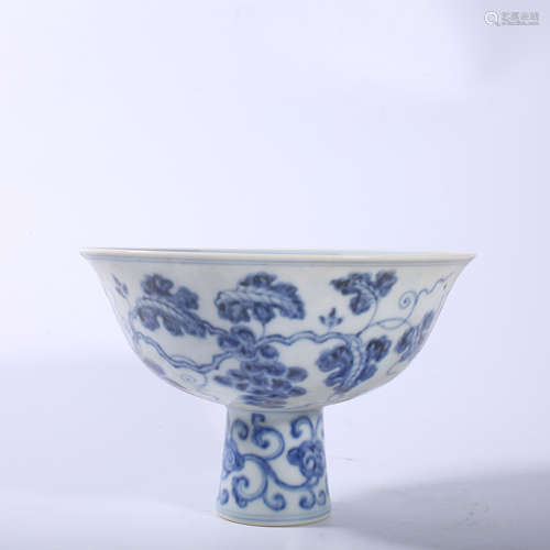 Blue and white grape design high foot cup in Ming Dynasty