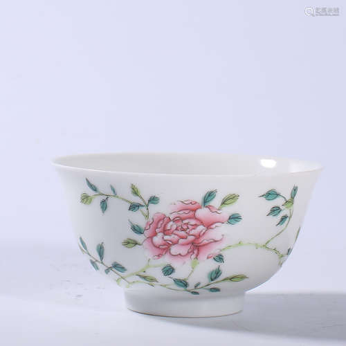 Qing Dynasty Yongzheng famille rose flower design cup