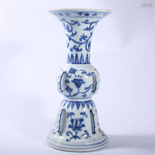 Blue and white goblet in Qing Dynasty