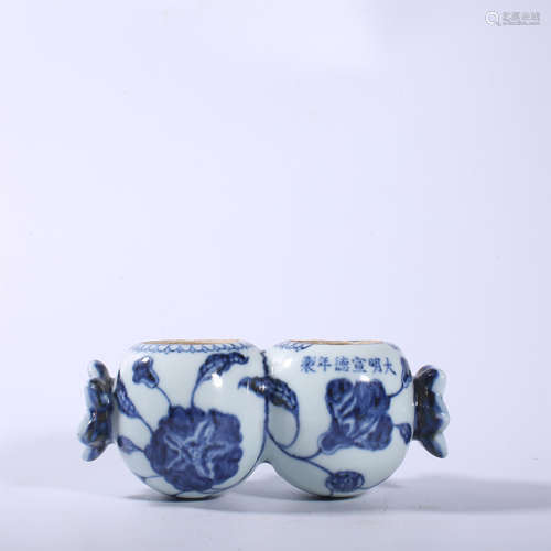 Xuande blue and white bird food pot in Ming Dynasty