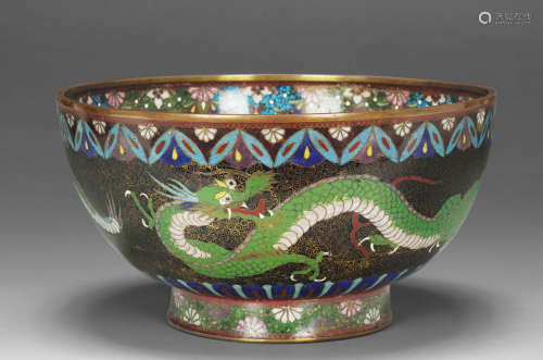 19世纪 铜胎掐丝珐琅外龙纹内花蝶纹碗