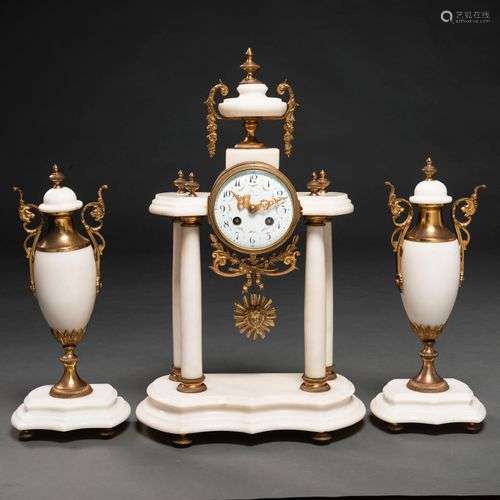 Pendule de table de style Louis XVI avec coupes en marbre bl...