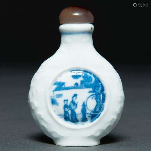 Tabac chinois en porcelaine bleue et blanche. Travail chinoi...