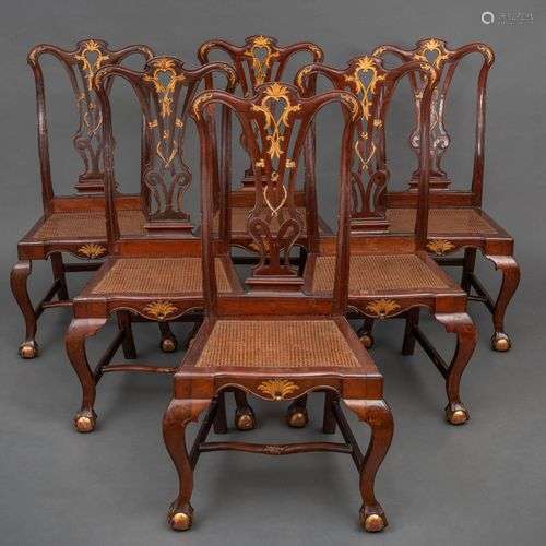 Ensemble de six chaises de style Chippendale en noyer et dor...