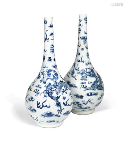 A pair of Chinese Kraak bottle vases,