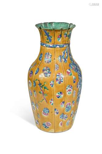 A Chinese porcelain vase, Qing Dynasty, circa 1880,