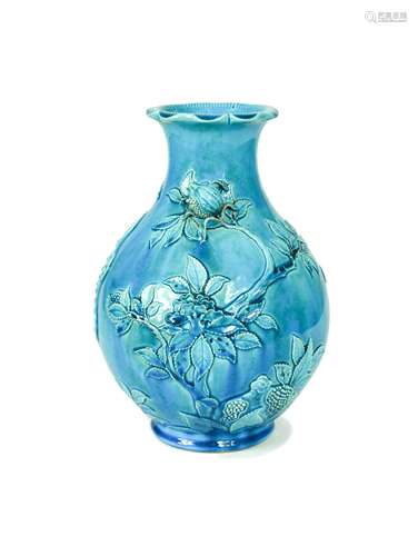 A Chinese turquoise glazed porcelain vase, Qing Dynasty, 19t...