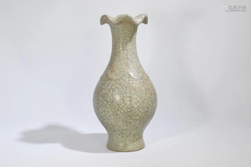 A Ge Ware Porcelain Vase