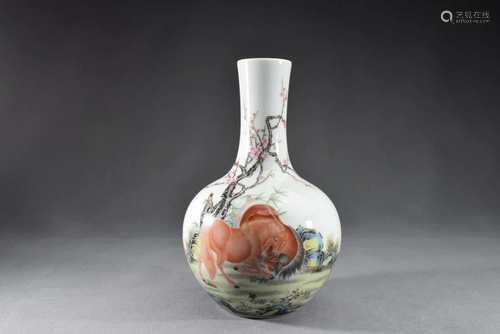 A Drawing Horse Porcelain Vase