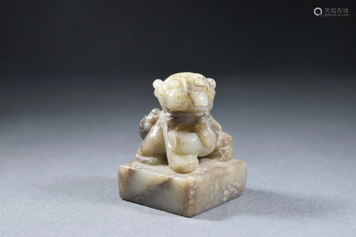 A Lion White Jade Seal