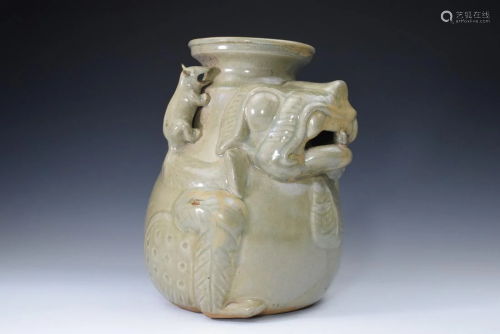A Yaozhou Kiln Beast Shape Porcelain Vase