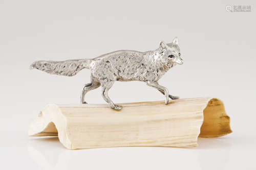 A Luiz Ferreira foxSilver Engraved and chiselled sculpture o...