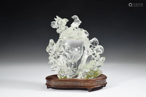 A Clear Crystal Bird Pattern Vase