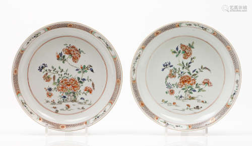 A pair of platesChinese export porcelain Floral polychrome 