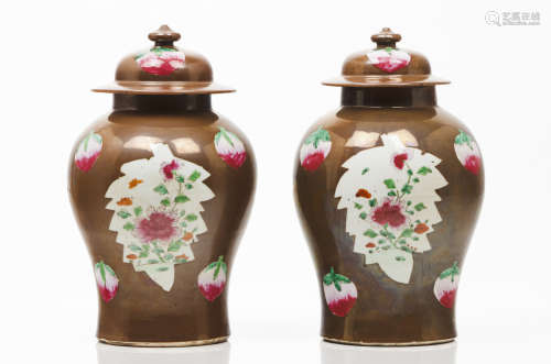 A pair of pots with coversChinese export porcelain Chocolate...