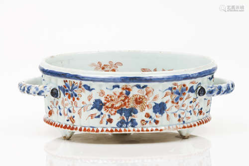 A basketChinese export porcelain Scalloped, polychrome and g...