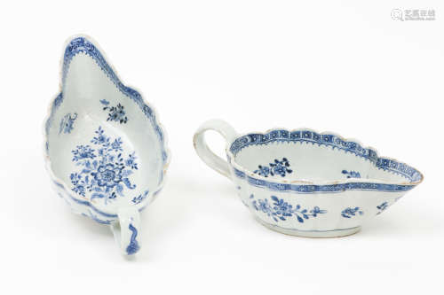 A pair of sauce boatsChinese export porcelain Floral blue an...