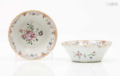 A pair of bowlsChinese export porcelain Polychrome floral de...