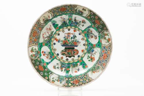 A large scalloped plateChinese export porcelain Polychrome 