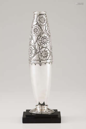 An Art Deco vasePortuguese silver Body part decorated with r...