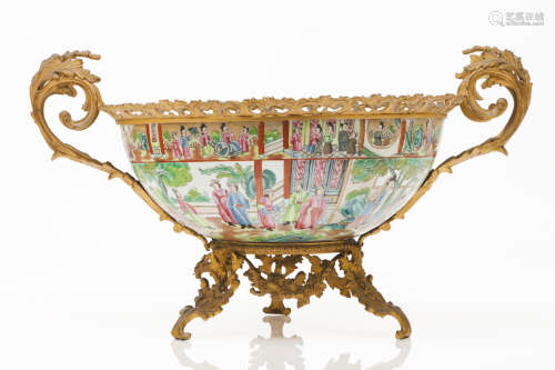 A punch bowlChinese porcelain Polychrome 