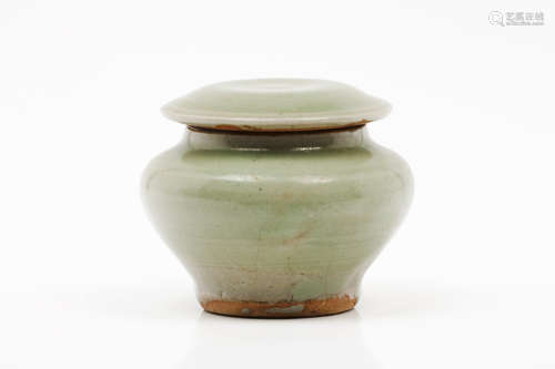 A small pot with coverCeramics Baluster shaped of celadon gl...