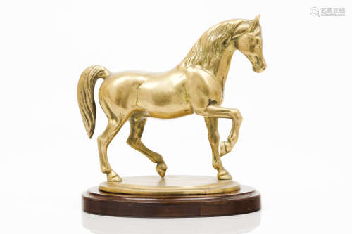 A horseGilt copper sculpture Europe, 20th century23x26 cm
