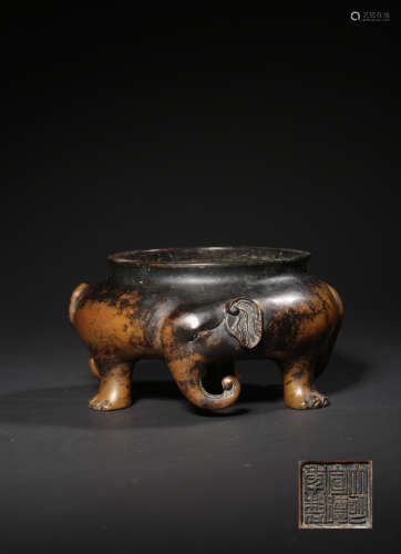 A Bronze Elephant-Eared Tripod Censer