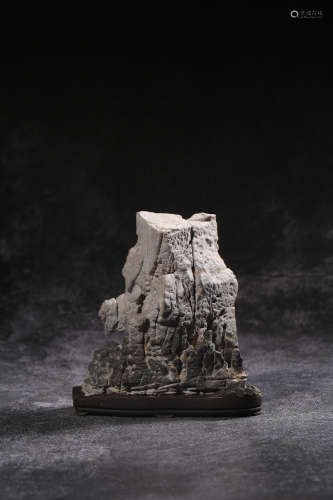 A Lingbi Stone Snowy Boulder Ornament