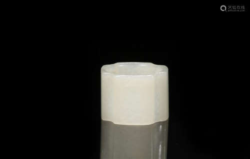 A Carved White Jade Thumb Ring