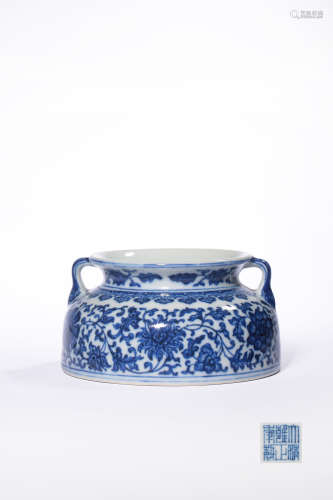 A Blue And White Interlocking Lotus Ruyi-Eared Vase, Zun
