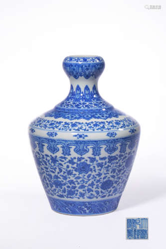 A Blue And White Interlocking Lotus Garlic-Head-Shaped Vase,...