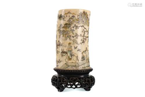 AN EARLY 20TH CENTURY JAPANESE IVORY SPILL VASE