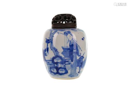 AN EARLY 20TH CENTURY CHINESE BLUE AND WHITE VASE