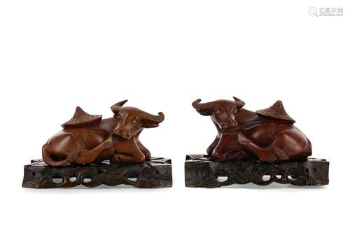 A LOT OF TWO 20TH CENTURY CHINESE CARVED WOOD CRAVINGS OF BU...