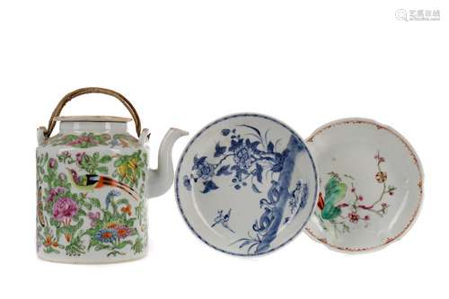 AN EARLY 20TH CENTURY CHINESE FAMILLE ROSE TEA POT AND TWO D...