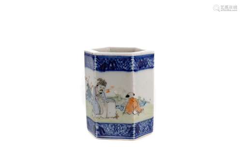 A 20TH CENTURY CHINESE BRUSH POT OF SMALL PROPORTIONS