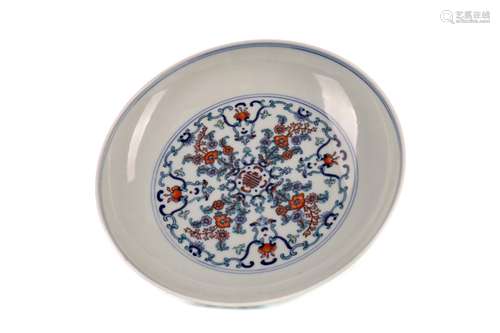 A 20TH CENTURY CHINESE SHALLOW DISH