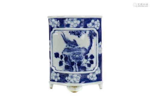 A 20TH CENTURY CHINESE VASE