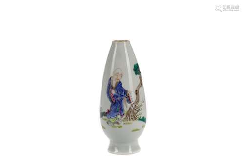 A 20TH CENTURY CHINESE VASE