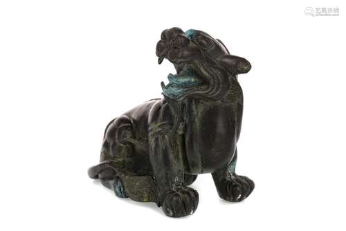 A 20TH CENTURY CHINESE BRONZE LION DOG