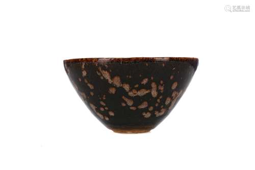 A LATE 19TH CENTURY/EARLY 20TH CENTURY CHINESE STONEWARE BOW...