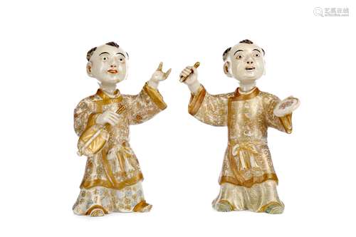 A PAIR OF JAPANESE SATSUMA MALE FIGURES