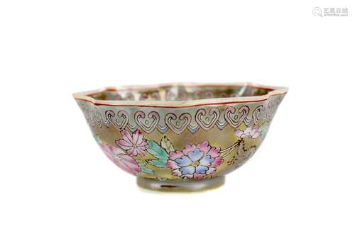 AN EARLY 20TH CENTURY CHINESE BOWL