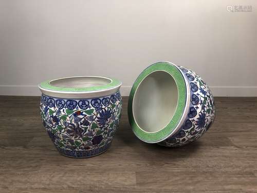 A PAIR OF LATE 20TH CENTURY CHINESE PLANTERS