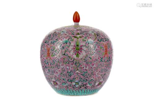 A 20TH CENTURY CHINESE LIDDED JAR