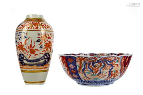 AN EARLY 20TH CENTURY JAPANESE IMARI BOWL AND A VASE